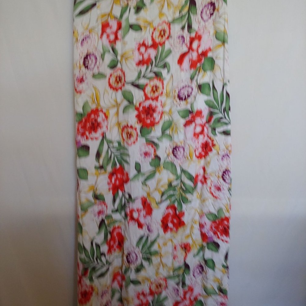 Lulu's floral shrt sleeve wrap dress red, green and white size Medium - Picture 12 of 16